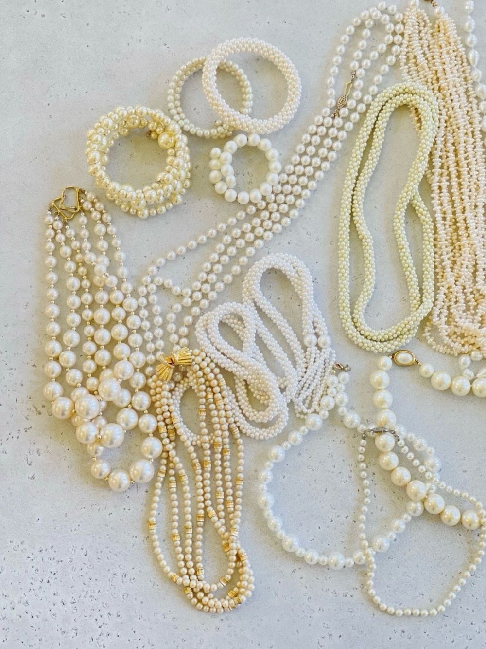 Vintage To Modern Faux Pearl Jewelry Lot Necklaces Bracelets 16 Pc Costume - Picture 2 of 5